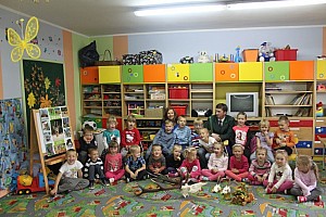 Koło Łowieckie "CIETRZEW" w Cewicach z wizytą u dzieciaków w szkole.